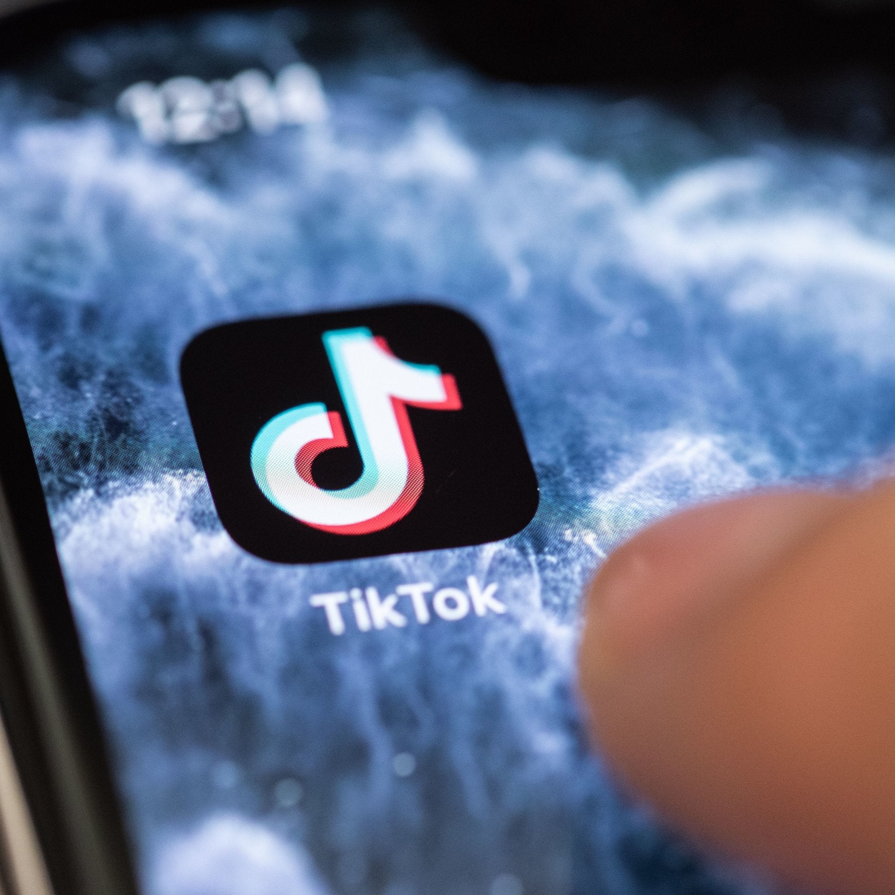 Les likes TikTok et leur impact sur les suggestions de la 'Pour Toi' page