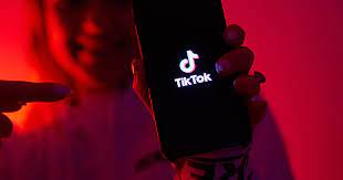 Stratégies d'engagement pour influenceurs : comment les Likes TikTok peuvent catapulter votre marque personnelle