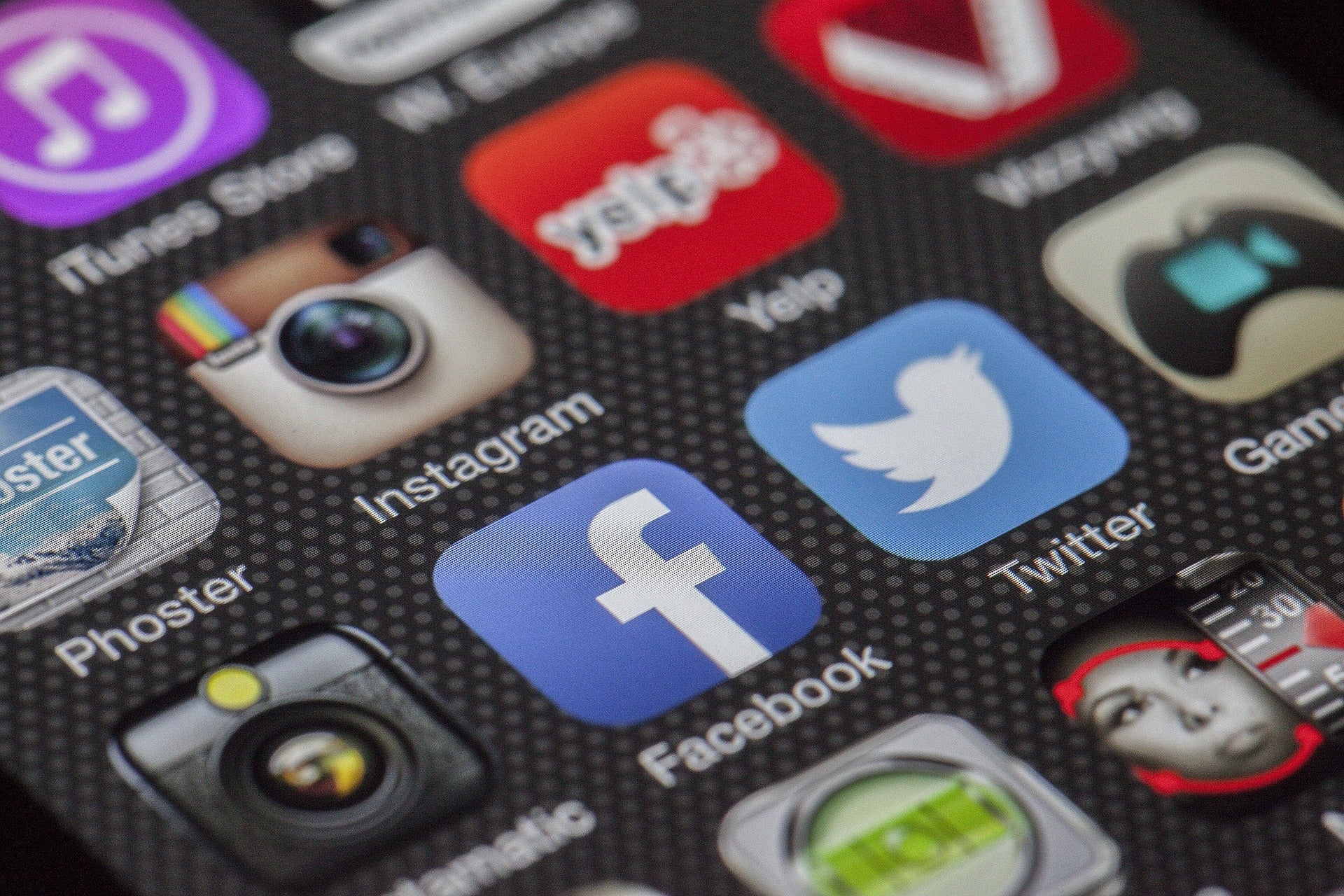 Übersicht über soziale Netzwerke: Instagram, YouTube, TikTok, Twitter und Facebook